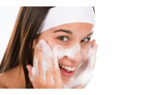 Da Mặt Có Thực Sự Cần Rửa Với Sữa Rửa Mặt Vào Buổi Sáng 2 Da Mặt Có Thực Sự Cần Rửa Với Sữa Rửa Mặt Vào Buổi Sáng