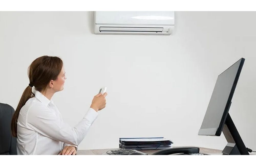 Da Bị Khô Khi Ngồi Máy Lạnh! Cách Dưỡng Ẩm Hiệu Quả