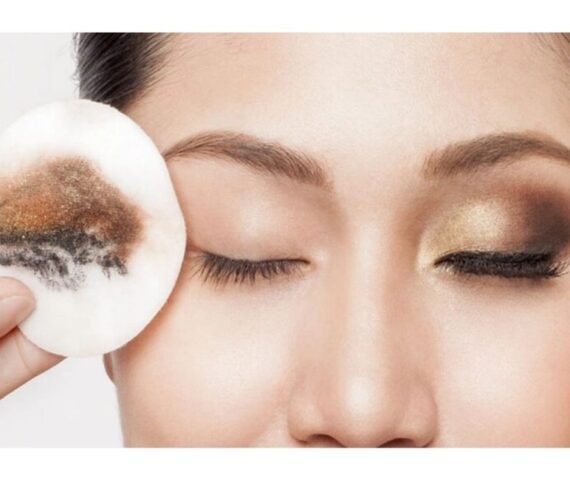 Loại Da Nào Thì Nên Dùng Dầu Tẩy Trang? Dầu Tẩy Trang Có Gây Mụn?