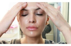 Loại Da Nào Thì Nên Dùng Dầu Tẩy Trang? Dầu Tẩy Trang Có Gây Mụn? 3 Loại Da Nào Thì Nên Dùng Dầu Tẩy Trang? Dầu Tẩy Trang Có Gây Mụn?