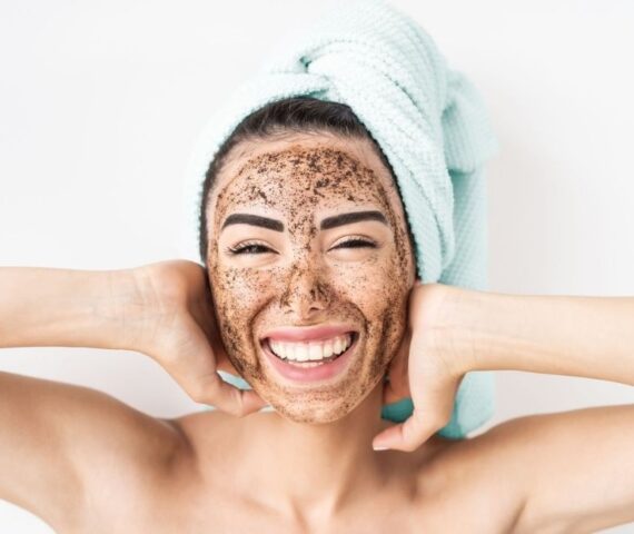 Tẩy Tế Bào Chết Cho Da Khô? Có Thực Sự Cần Thiết?