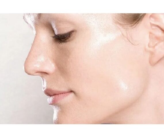 Cấp Ẩm Cho Da Dầu? Thực Sự Có Cần Thiết Không?