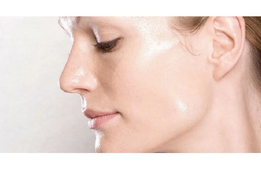 Cấp Ẩm Cho Da Dầu? Thực Sự Có Cần Thiết Không?