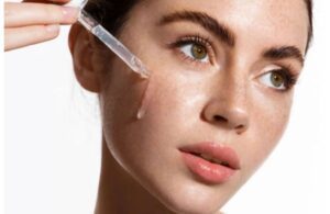Retinol Nên Bôi Trên Nền Da Khô Hay Ẩm? Cách Bôi Đúng Chuẩn 2 Retinol Nên Bôi Trên Nền Da Khô Hay Ẩm? Cách Bôi Đúng Chuẩn