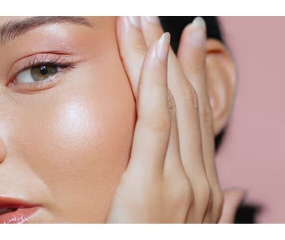 Glass Skin Hợp Da Của Phụ Nữ Việt? Phân Biệt Bóng Dầu Và Bóng Khỏe