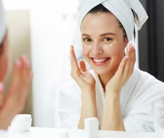 Skincare Buổi Sáng Và Buổi Tối Khác Nhau Như Thế Nào?