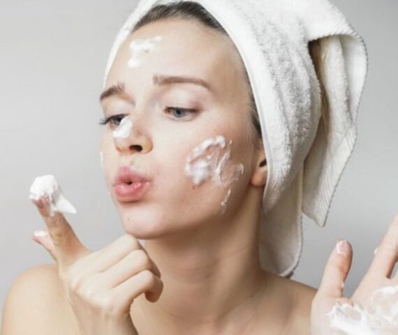 Phân Biệt Chính Xác Da Nhạy Cảm Và Da Khô Để Không Nhầm Lẫn Chăm Việc Chăm Da