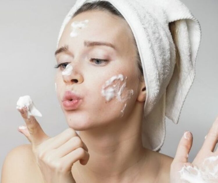 Phân Biệt Chính Xác Da Nhạy Cảm Và Da Khô Để Không Nhầm Lẫn Chăm Việc Chăm Da