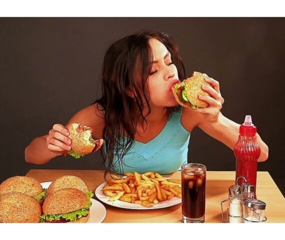 5 Thực Phẩm Ăn Khiến Da Nổi Mụn Đã Trở Thành Thói Quen Khó Bỏ Của Chúng Ta