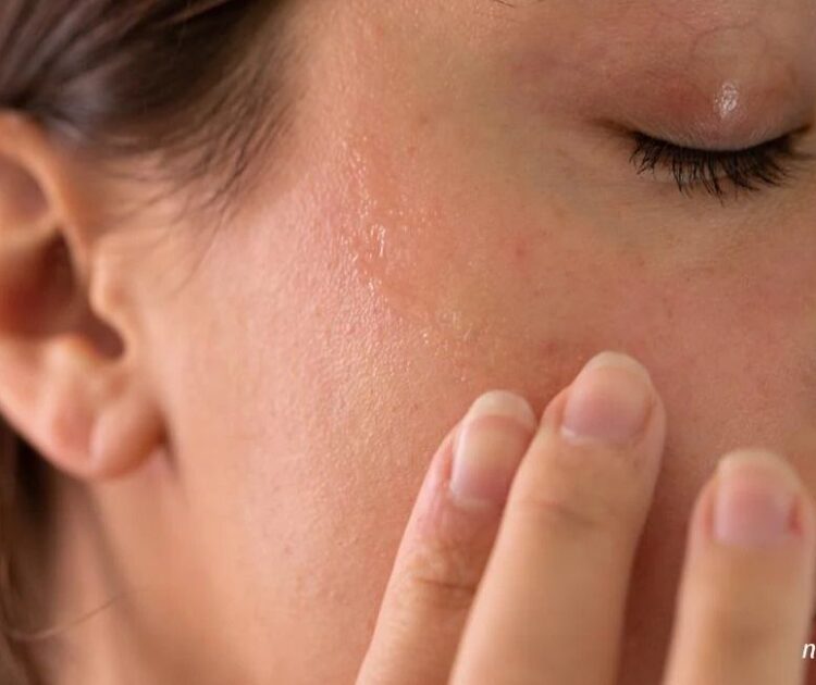 Tips Chăm Sóc Da Nhạy Cảm Trong Thời Tiết Hanh Khô Tháng 11