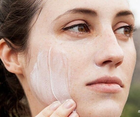 Bôi Kem Chống Nắng Thôi Đã Bị Mốc Nền? Làm Thế Nào Để Khắc Phục