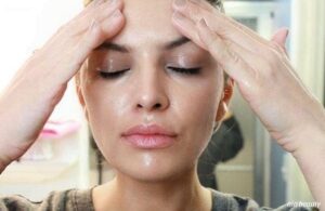 Tại Sao Da Lại Tiết Quá Nhiều Dầu? Lý Do Nằm Ở Đâu?