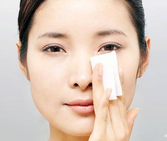 Da Nhiều Dầu Mụn Cần Rửa Mặt Mấy Lần Trong Một Ngày?