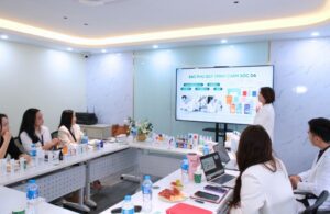 Buổi Đào Tạo & Ký Kết Hợp Tác Giữa Nin Skinlab Và Ahohwa 2 Buổi Đào Tạo & Ký Kết Hợp Tác Giữa Nin Skinlab Và Ahohwa